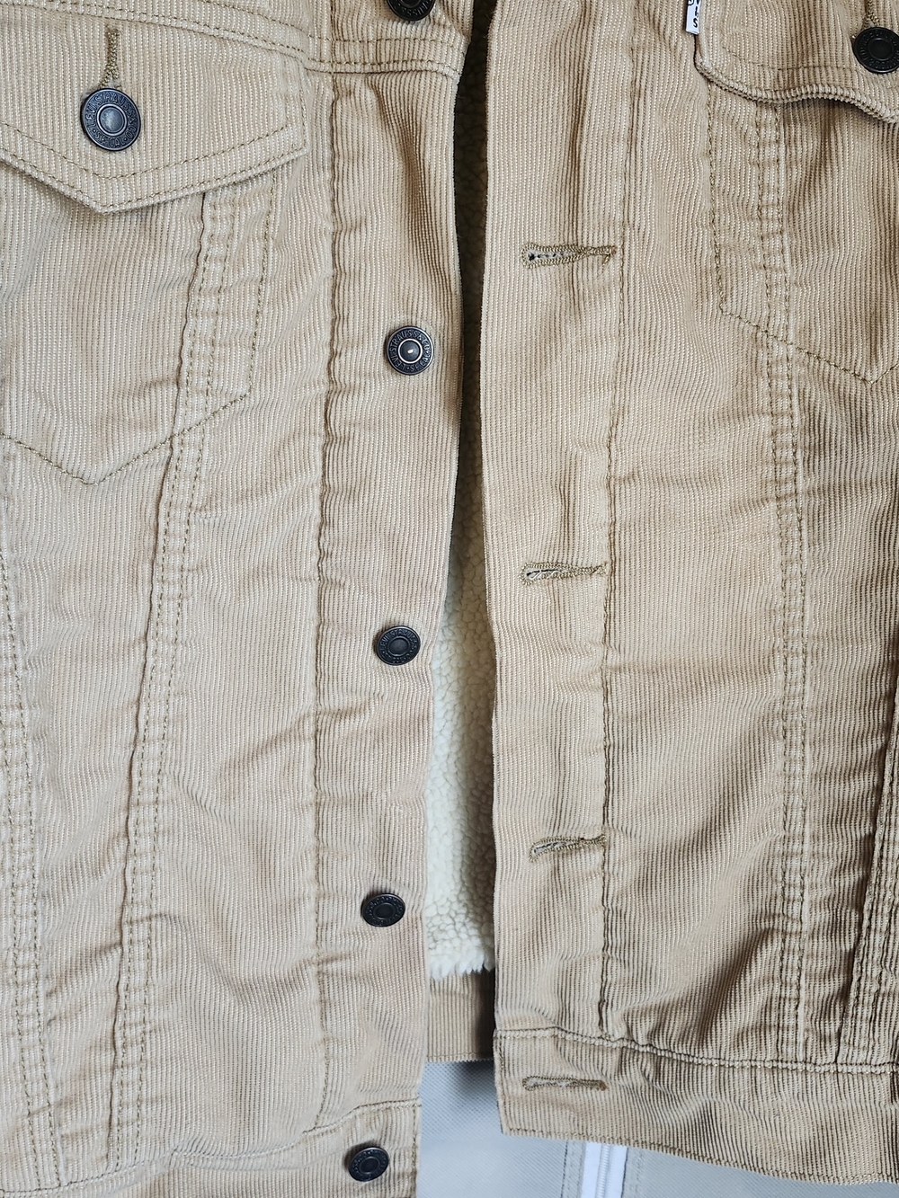 Levi's Men's Sherpa-Lined Trucker Jacket in Tan - Picture 3 of 8